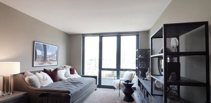667 N Wells St, Unit 2402 in Chicago, IL - Building Photo - Building Photo