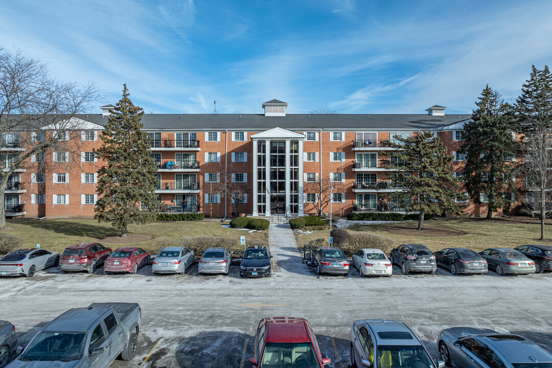 Belles Terres Condos in Aurora, IL - Building Photo