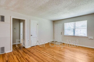 6417 E Cottonwood Ln in Wichita, KS - Building Photo - Building Photo