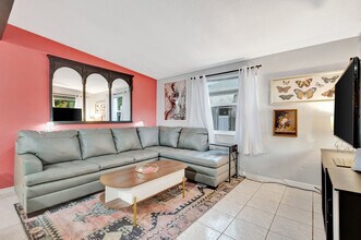 5025 9th Ave S in Gulfport, FL - Building Photo - Building Photo