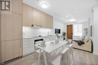 5 Red Squirrel Ln. in Richmond Hill, ON - Building Photo - Building Photo