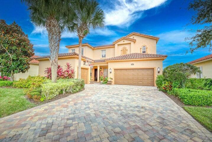 5574 55th Ave in Vero Beach, FL - Foto de edificio