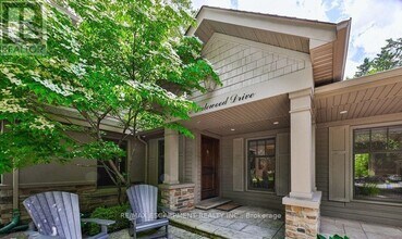 250 Dalewood Dr in Oakville, ON - Building Photo - Building Photo