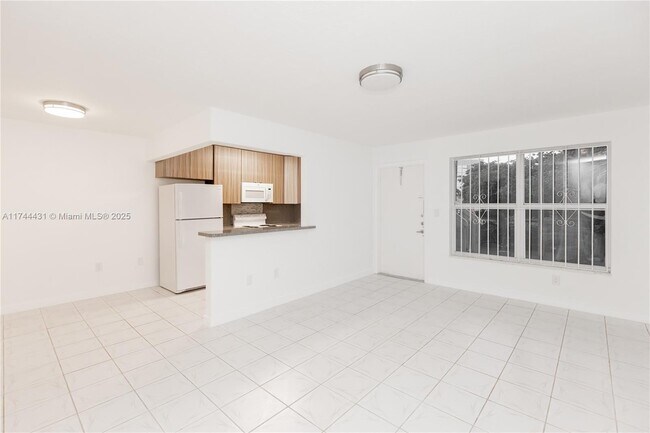 1060 NE 78th St in Miami, FL - Building Photo - Building Photo