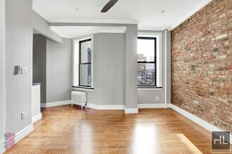 East 13th Street in New York, NY - Foto de edificio - Building Photo