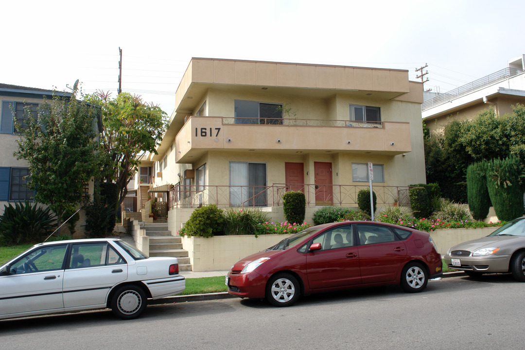 1617 Glendon Ave in Los Angeles, CA - Building Photo