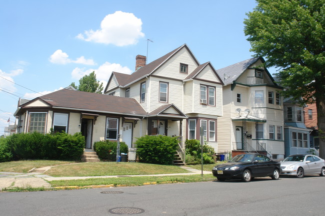 1501 Elm Ave in Rahway, NJ - Building Photo - Building Photo