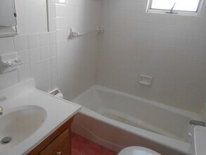 27 Underwood St, Unit #1 in Belmont, MA - Building Photo - Building Photo