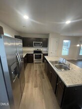 1089 Peony Ln in Youngsville, NC - Foto de edificio - Building Photo