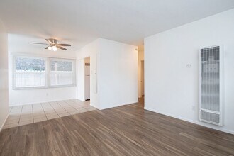 3040 Cañon St in San Diego, CA - Building Photo - Building Photo