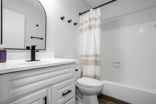 Stone Lodge Apartments in Columbus, OH - Building Photo