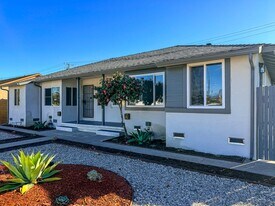 502-504 E Hemlock St in Oxnard, CA - Building Photo