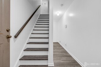 21 Inverness Dr in Edison, NJ - Building Photo - Building Photo