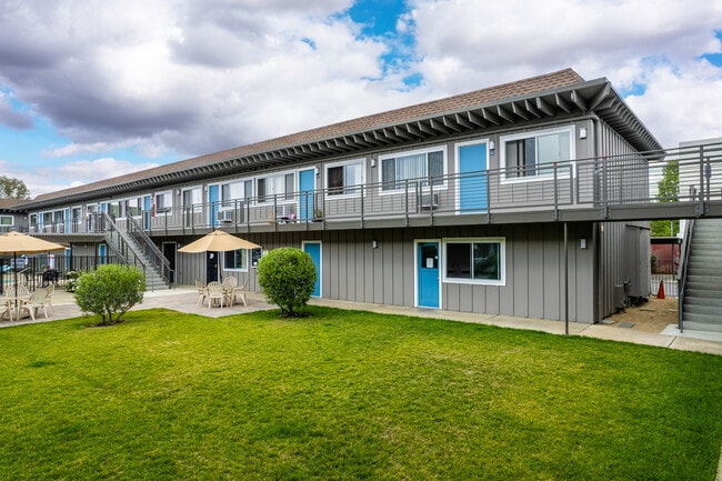 Ranchero Palms Apartments in San Jose, CA - Foto de edificio - Building Photo