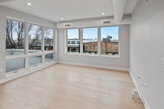 4637 N Ashland Ave in Chicago, IL - Foto de edificio - Building Photo