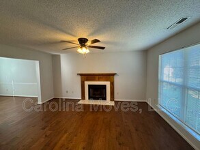 9 Ivy Spring Dr in Greer, SC - Foto de edificio - Building Photo