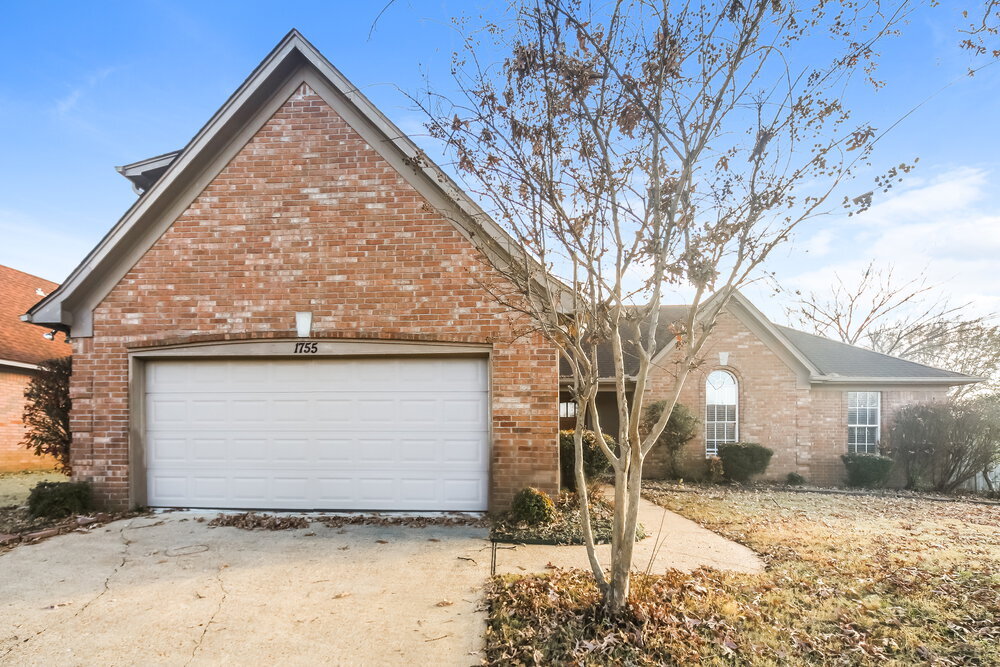 1755 Steeplechase Cove in Southaven, MS - Foto de edificio