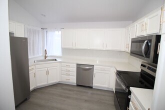 2232 Golden Ave in Clovis, CA - Building Photo - Building Photo