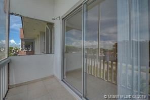 6705 NW 169th St in Hialeah, FL - Foto de edificio - Building Photo