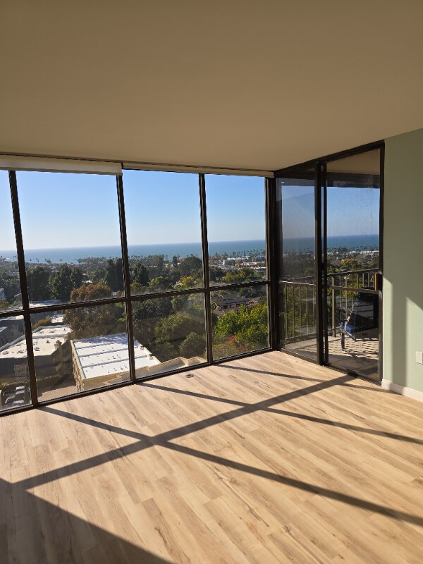 property at 2500 Torrey Pines Rd