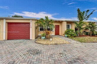 3710 NW 119th Ave in Sunrise, FL - Building Photo - Building Photo