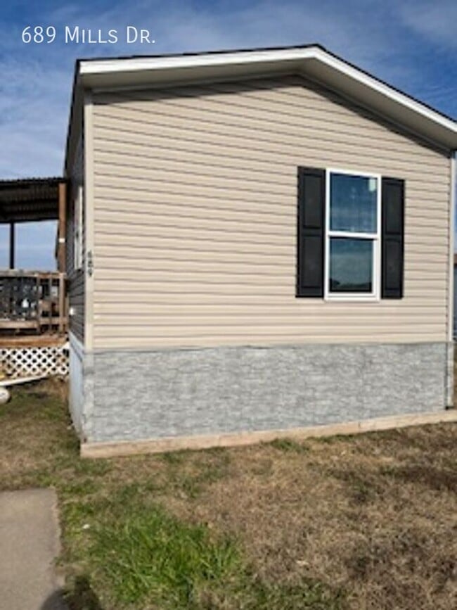 689 W Mills Dr in Towanda, KS - Building Photo - Building Photo