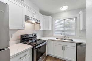 Columbia Crest in East Wenatchee, WA - Building Photo