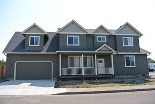 2604 Newton St in Philomath, OR - Building Photo