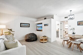 4658 Bougainvilla Dr in Lauderdale-by-the-Sea, FL - Building Photo - Building Photo