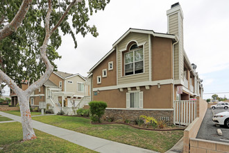 4050-4068 Green Ave in Los Alamitos, CA - Foto de edificio - Building Photo