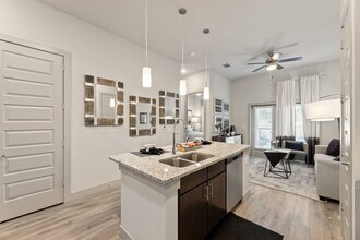 Rocklyn at Samuels Ave in Fort Worth, TX - Foto de edificio - Building Photo