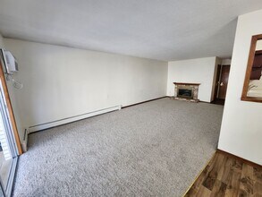 2710 Dale St N in Roseville, MN - Building Photo - Building Photo