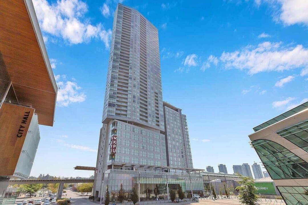 13495 CENTRAL 4108 in Surrey, BC - Building Photo