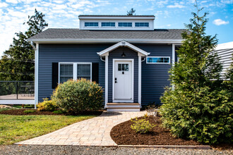 98 Pond Hill Rd in North Haven, CT - Foto de edificio - Building Photo