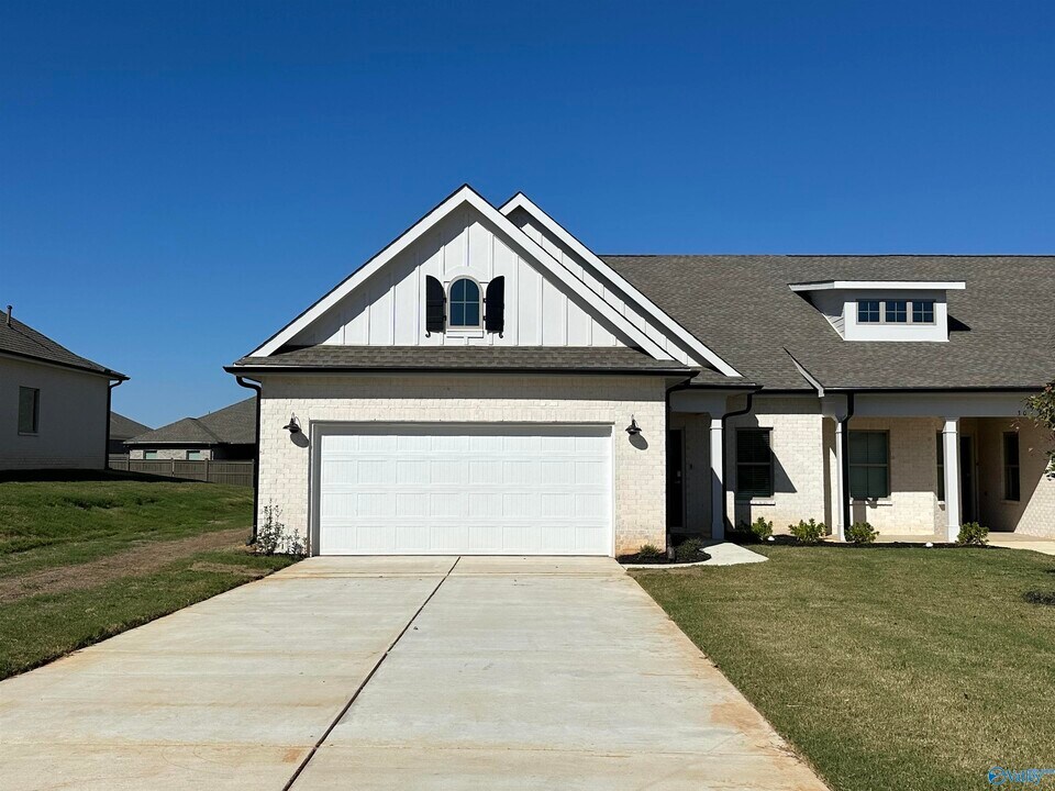 306 Cornstalk Cir in Madison, AL - Foto de edificio