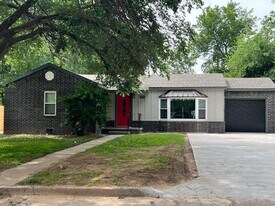 1715 Oak Ave in Woodward, OK - Building Photo