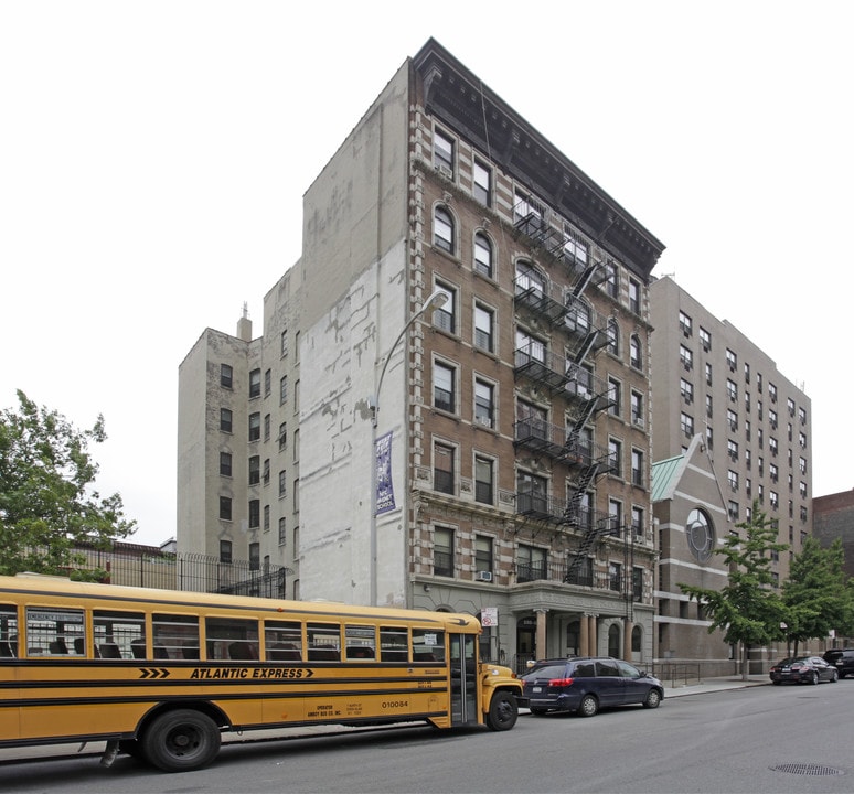 133-135 W 104th St in New York, NY - Building Photo