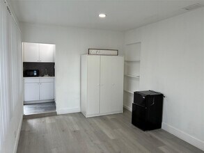 7309 NW 62nd St in Tamarac, FL - Foto de edificio - Building Photo