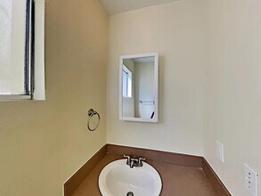 121 E 67th Way in Long Beach, CA - Building Photo - Building Photo