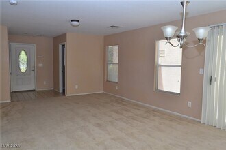 520 Taunton St in Las Vegas, NV - Foto de edificio - Building Photo