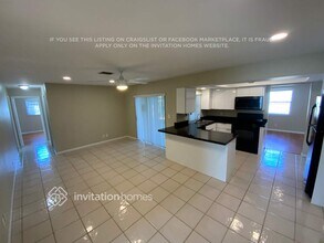 6590 Hollandaire Dr W in Boca Raton, FL - Building Photo - Building Photo