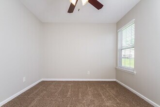 138 Howard Woody Dr in La Vergne, TN - Building Photo - Building Photo