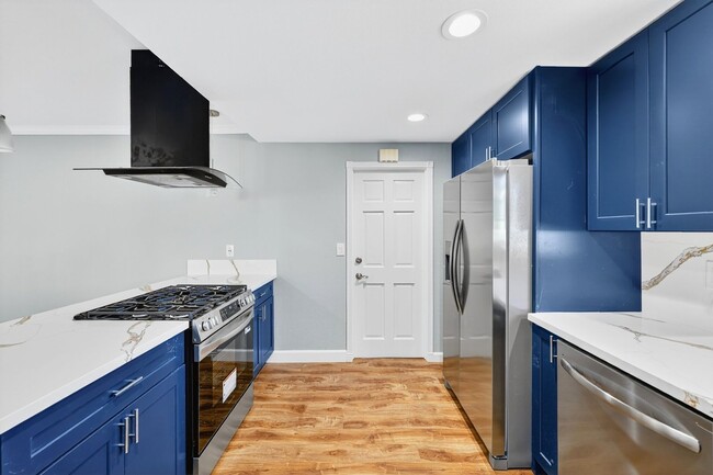 2381 N Bellflower Blvd in Long Beach, CA - Building Photo - Building Photo