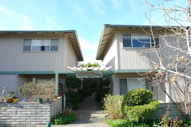 Villa Nova Apartments in Monterey, CA - Foto de edificio - Building Photo