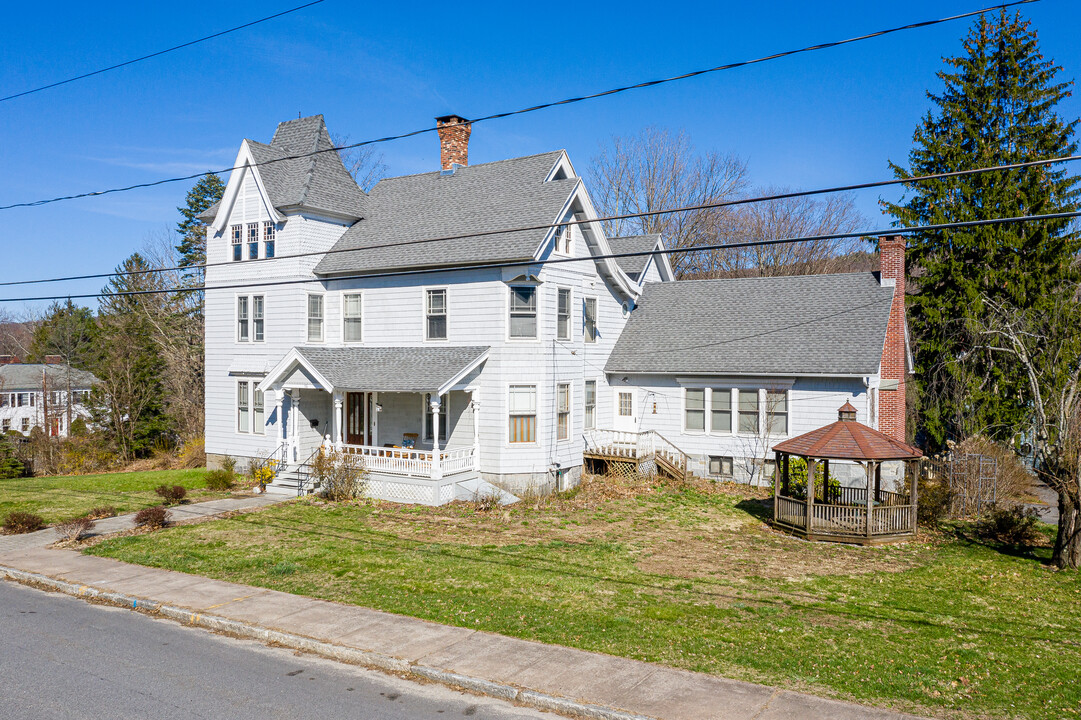 56 Walnut St in Winsted, CT - Building Photo