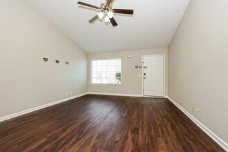 1302 Tonya Dr in La Vergne, TN - Building Photo - Building Photo
