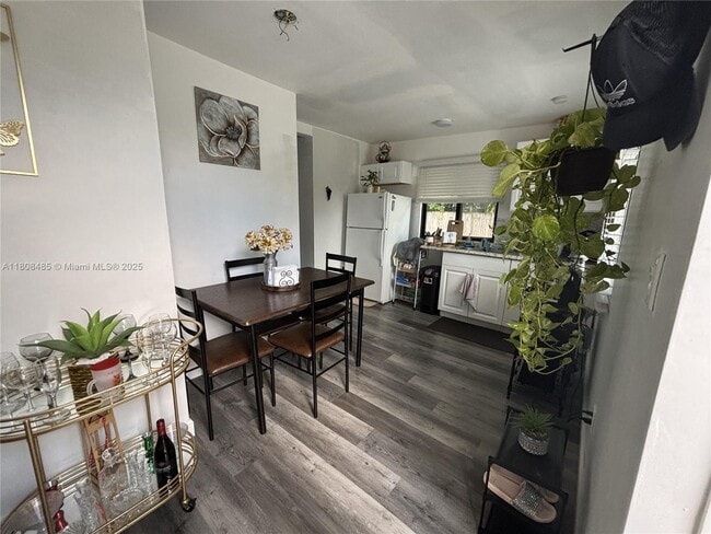 1055 NW 153rd St in Miami, FL - Building Photo - Building Photo