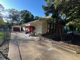 2826 67th St in Des Moines, IA - Building Photo