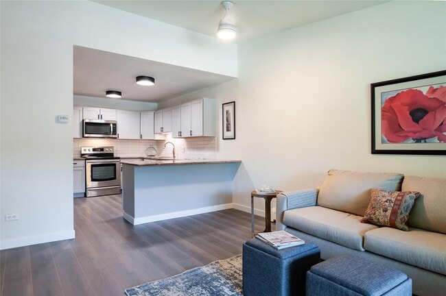 600 S Clinton St, Unit Windsor Gardens