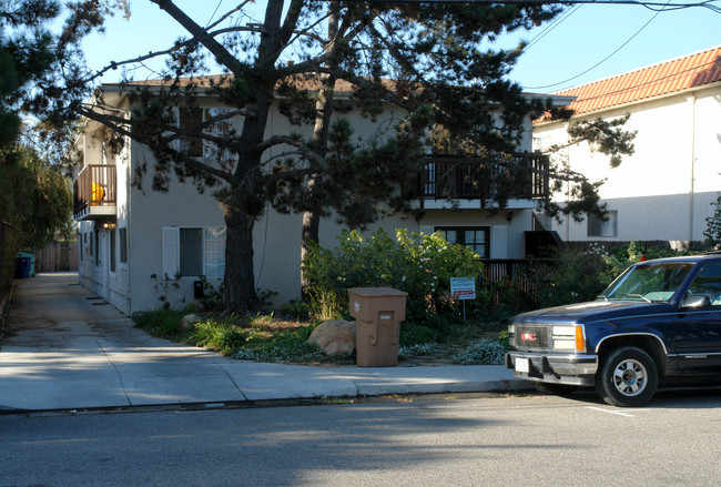 Holly Beach Apartments in Carpinteria, CA - Building Photo - Building Photo